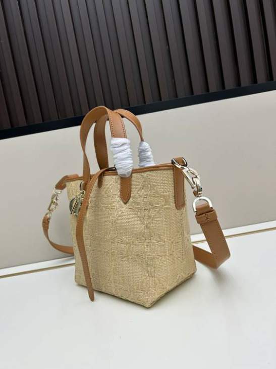 Picture of Dior Handbags _SKUfw239225357fw
